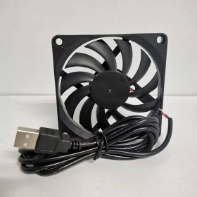 Ventilador USB Negro 8x8cm 5v Cable 105cm